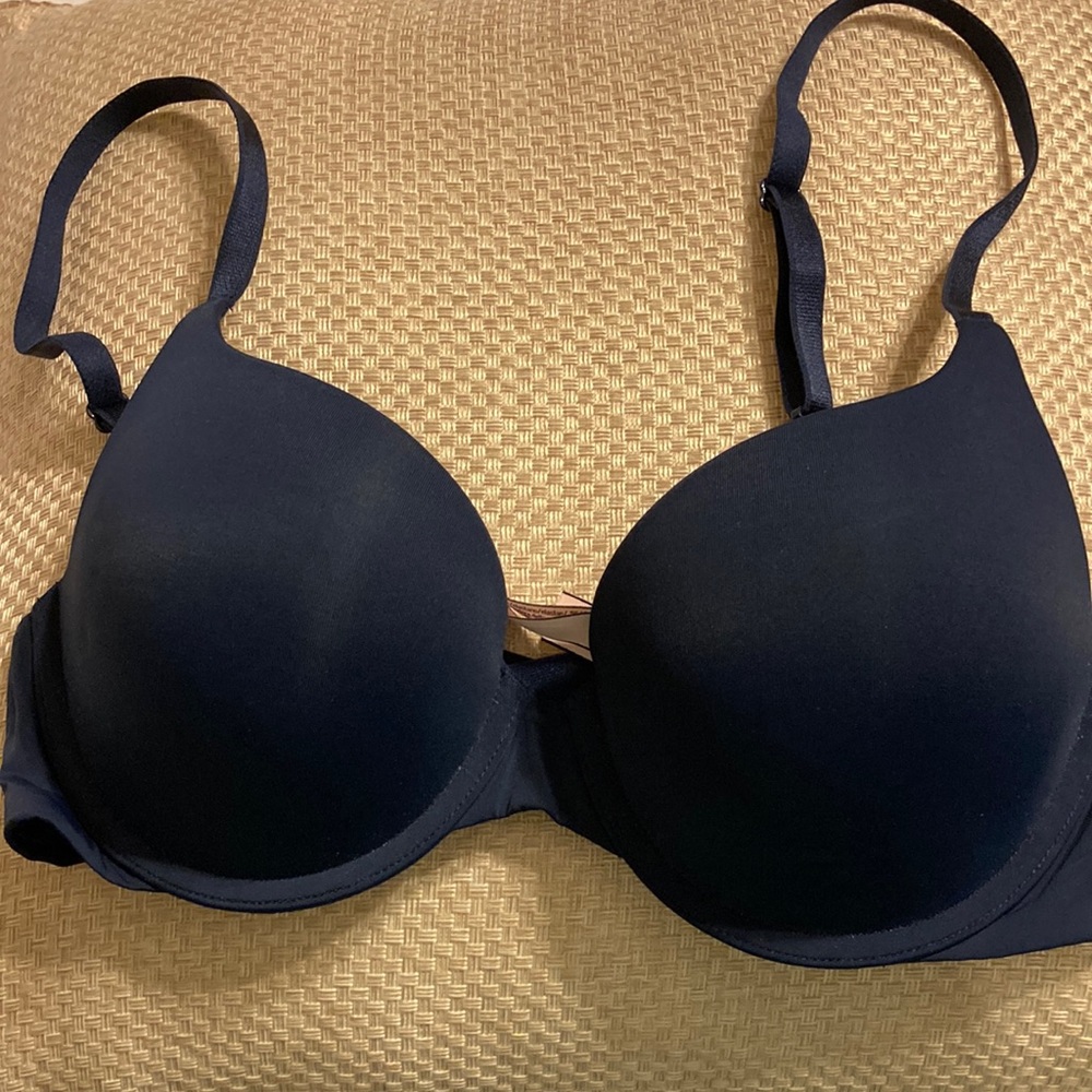 NWOT Victoria’s Secret perfect shape bra. Size 34B. Navy color